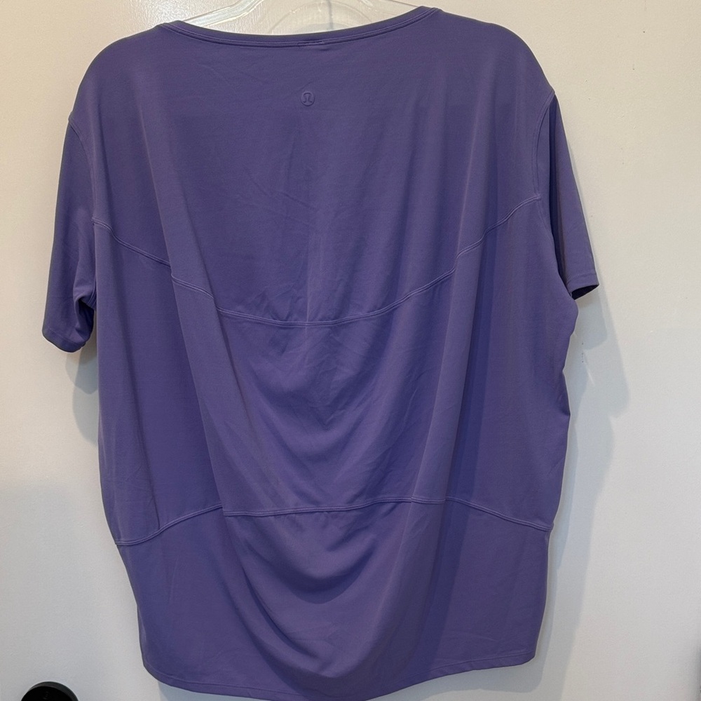 lululemon athletica Back in Action Short-Sleeve Shirt - Picture 3 of 5